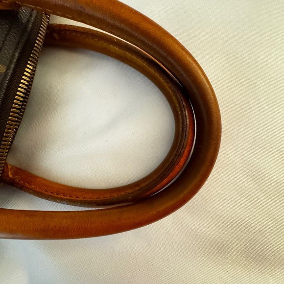 Louis Vuitton Monogram Deauville Handbag - Picture 10 of 17